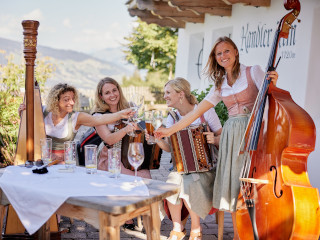 Hüttnmusi mit den Blusnknepf auf der KandlerAlm