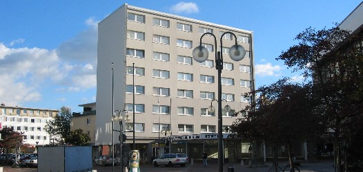 Die Wohnung liegt mitten in der City und ich berblicke von hier oben den gesamten Kiez. Kein Palast, aber auch nicht Onkel Toms Htte. [Photo by Tom Keller]